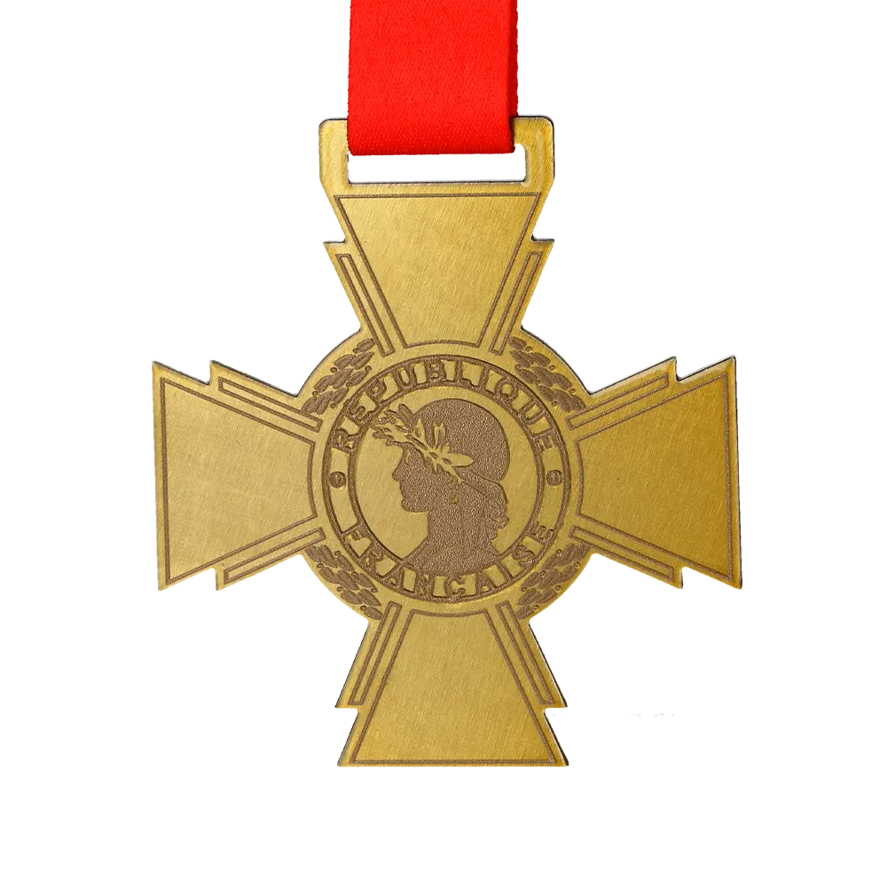 Golden cross-shaped triathlon medal at Trail du Chemin des Dames
