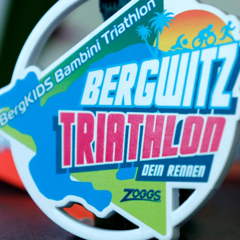 Close-up of the Bergwitz Triathlon medal showcasing colourful and dynamic design for a triathlon event.