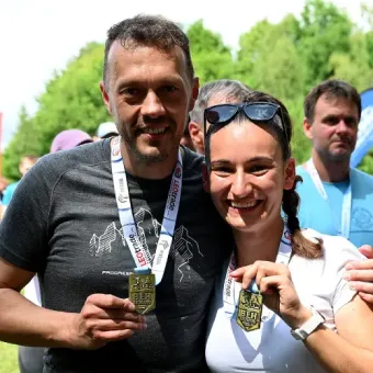 Par med medaljer vid sportevenemang