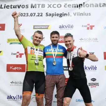 Vinnare på pallen med medaljer